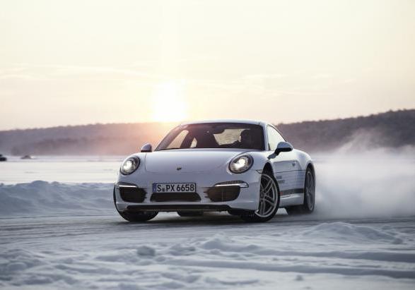 Porsche Driving Expercience 2012 Carrera 4 tre quarti anteriore lato sinistro