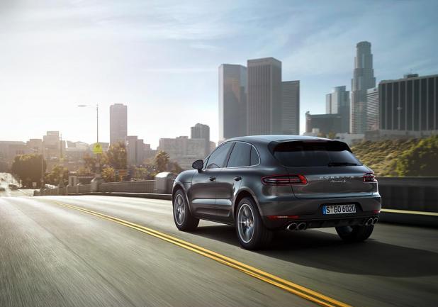 Porsche Macan S Diesel tre quarti posteriore