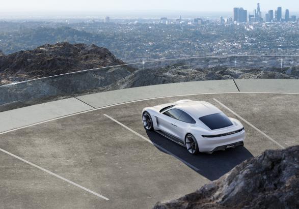 Porsche Mission E alto