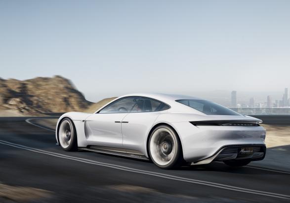 Porsche Mission E tre quarti posteriore