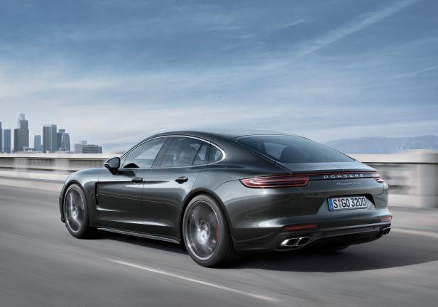 Porsche Panamera tre quarti posteriore