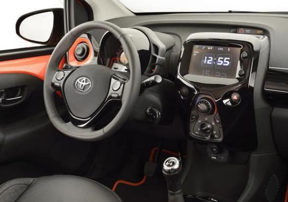 Al via la produzione della nuova Toyota Aygo interni