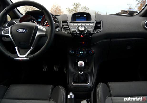 Prova Ford Fiesta ST interni