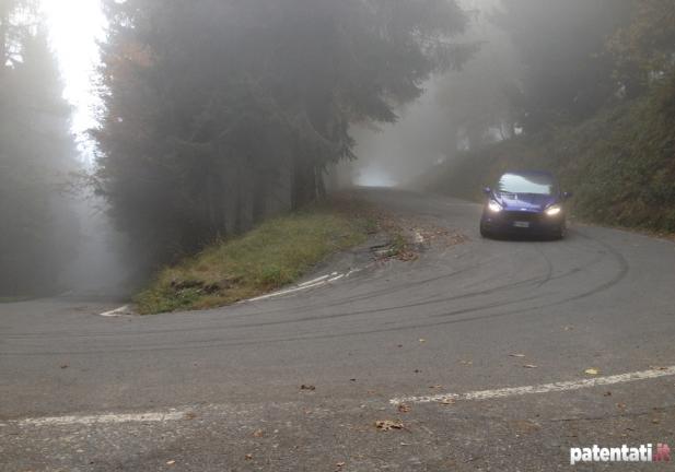 Prova Ford Fiesta ST sul tornante sequenza 1