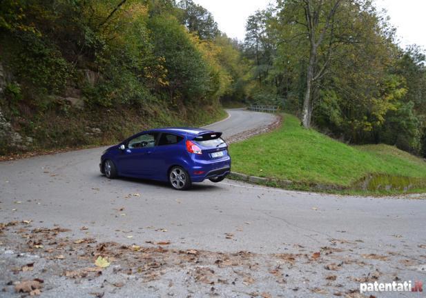Prova Ford Fiesta ST in uscita dalla curva