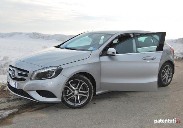 Prova Mercedes Classe A 200 CDI Sport con portiera aperta