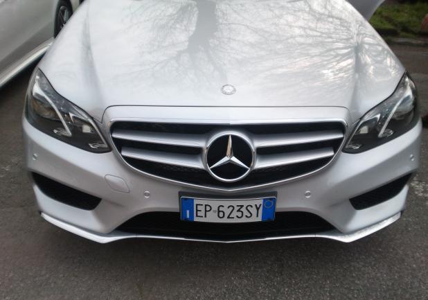 Prova nuova Mercedes E 250 CDI 4Matic mascherina anteriore