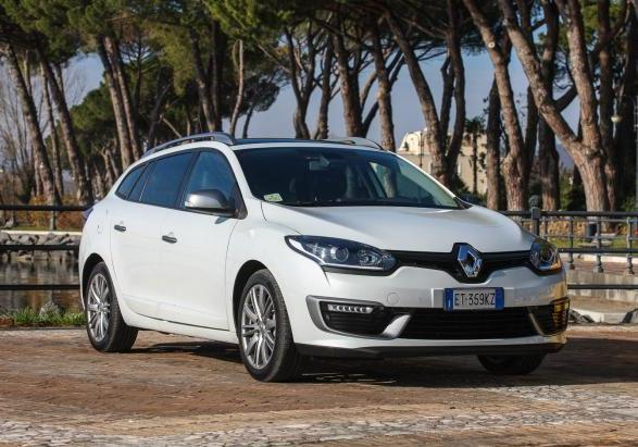 Prova Renault Mégane SporTour 1.5 dCi tre quarti anteriore