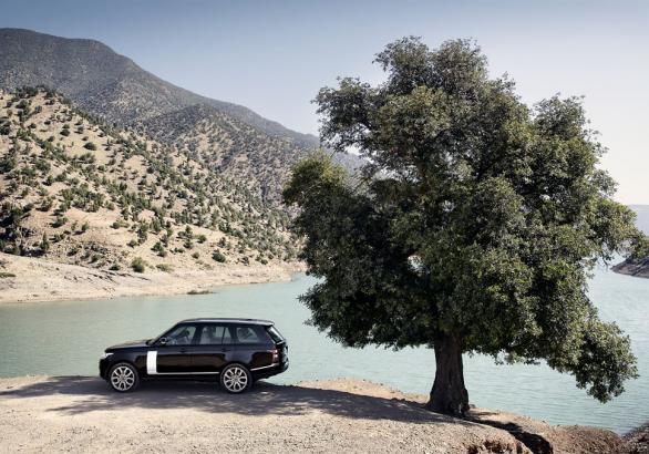 Range Rover my 2013 fronte lago profilo