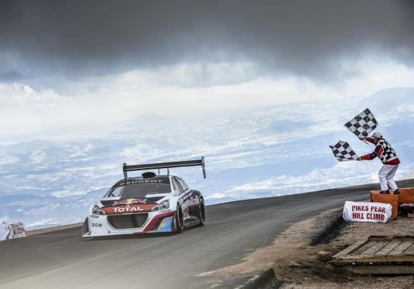 Record Pikes Peak di Sébastien Loeb traguardo