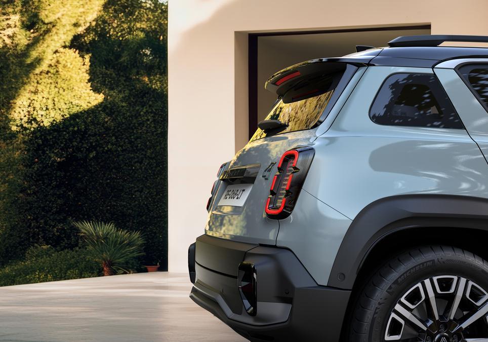 Renault 4 E-Tech Electric fari posteriori