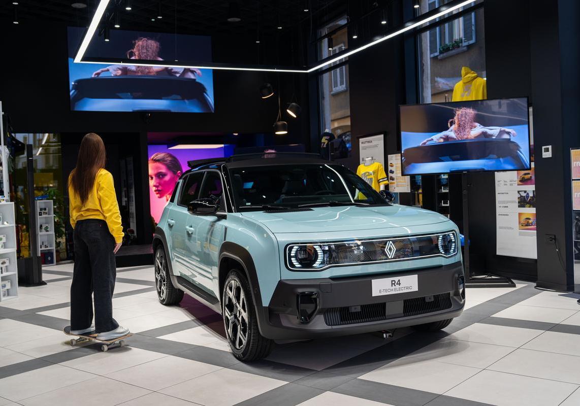 Renault 4 E-Tech Electric vista live