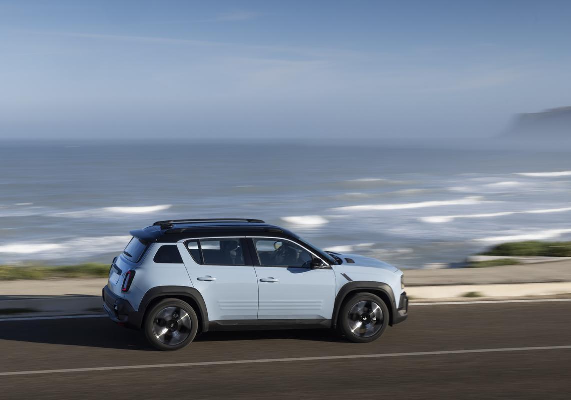 Renault 4 E-Tech Techno immagine