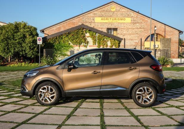 Renault Captur profilomarrone