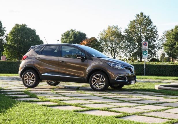 Renault Captur statica marrone