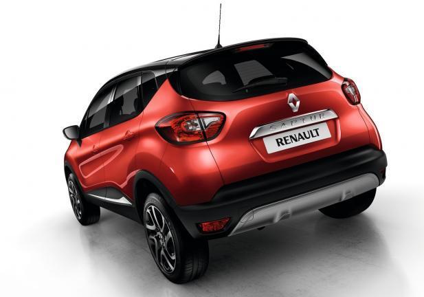 Renault Captur rossa posteriore