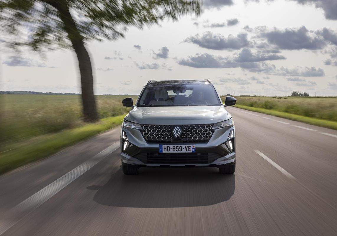Renault Espace ibrida 2025 anteriore