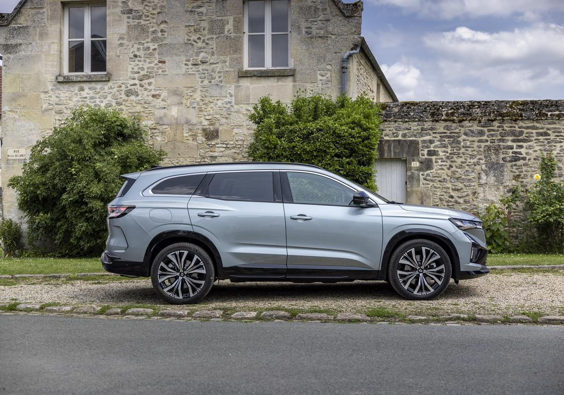 Renault Espace ibrida 2025 foto