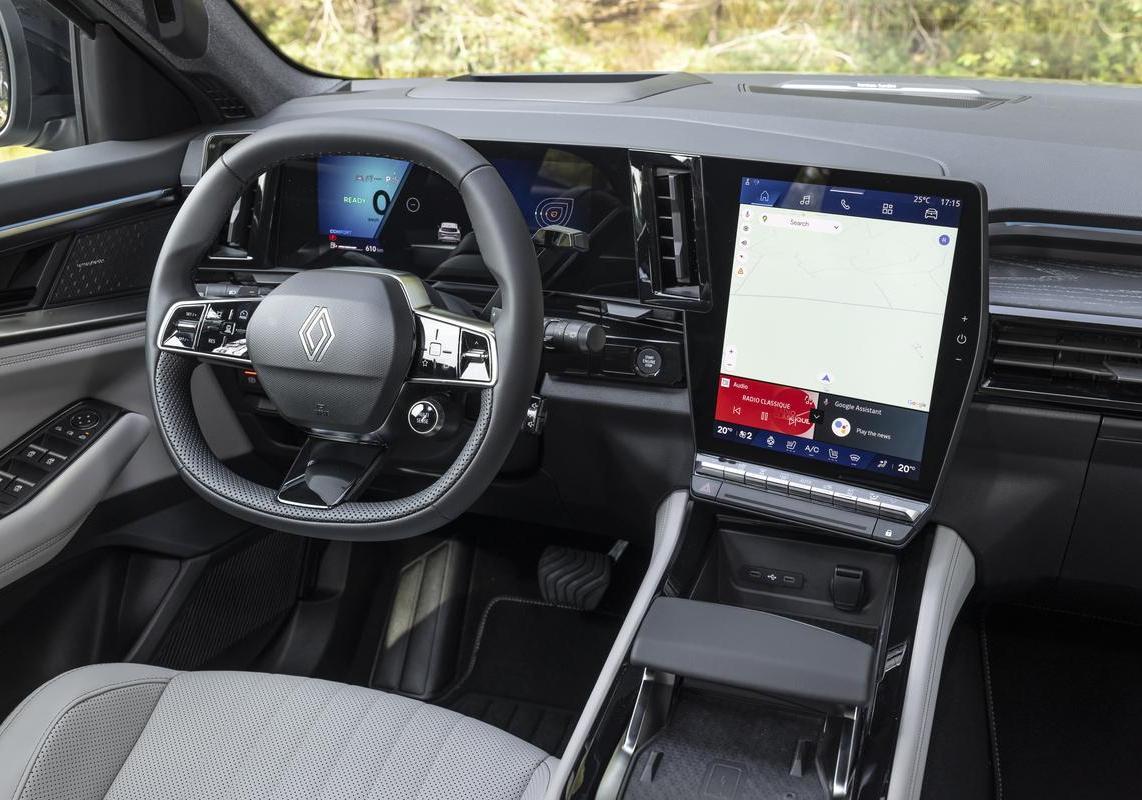 Renault Espace ibrida 2025 interni