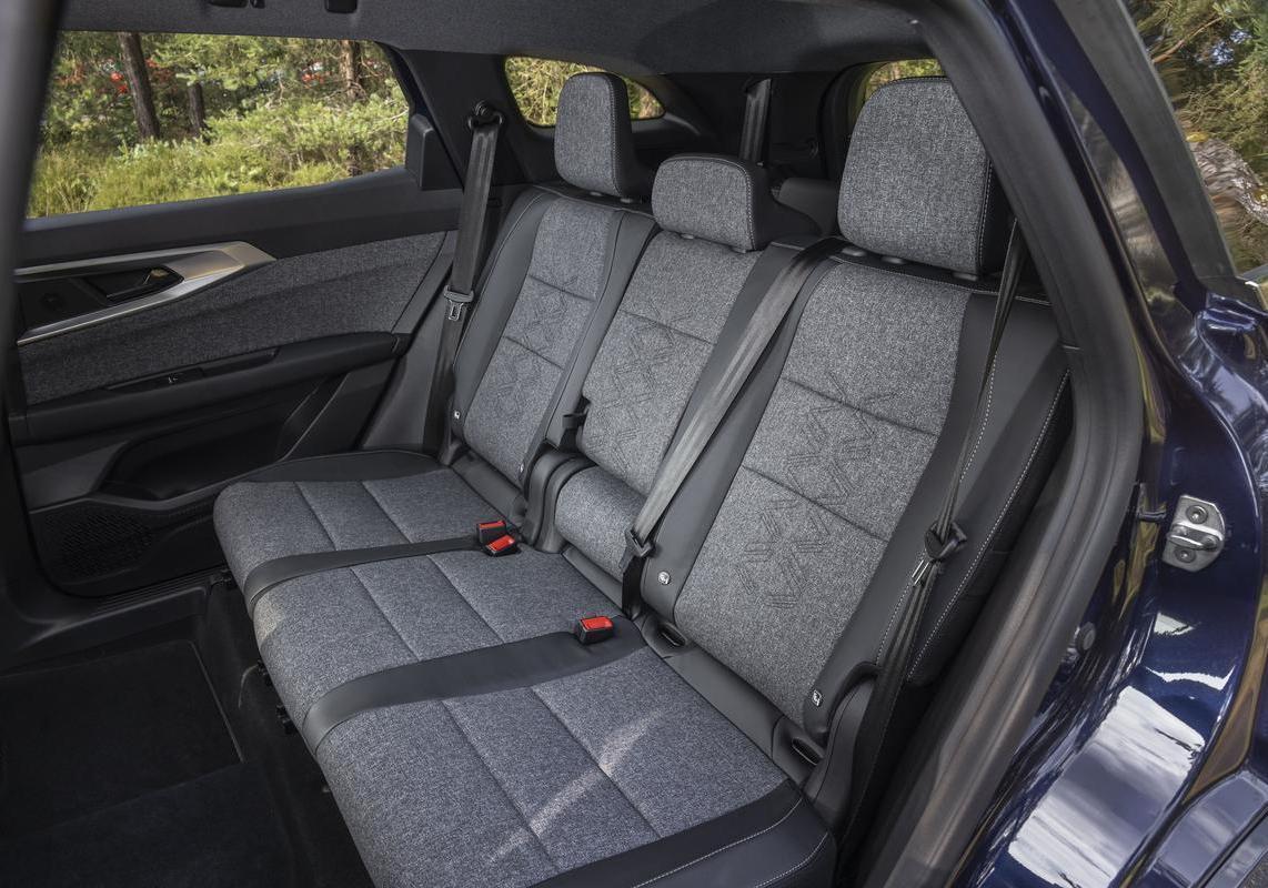 Renault Espace ibrida 2025 sedili