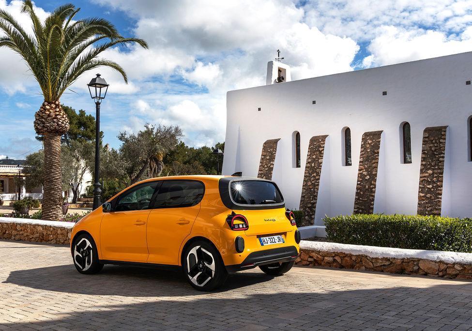 Renault Twingo Techno Giallo Mango 4