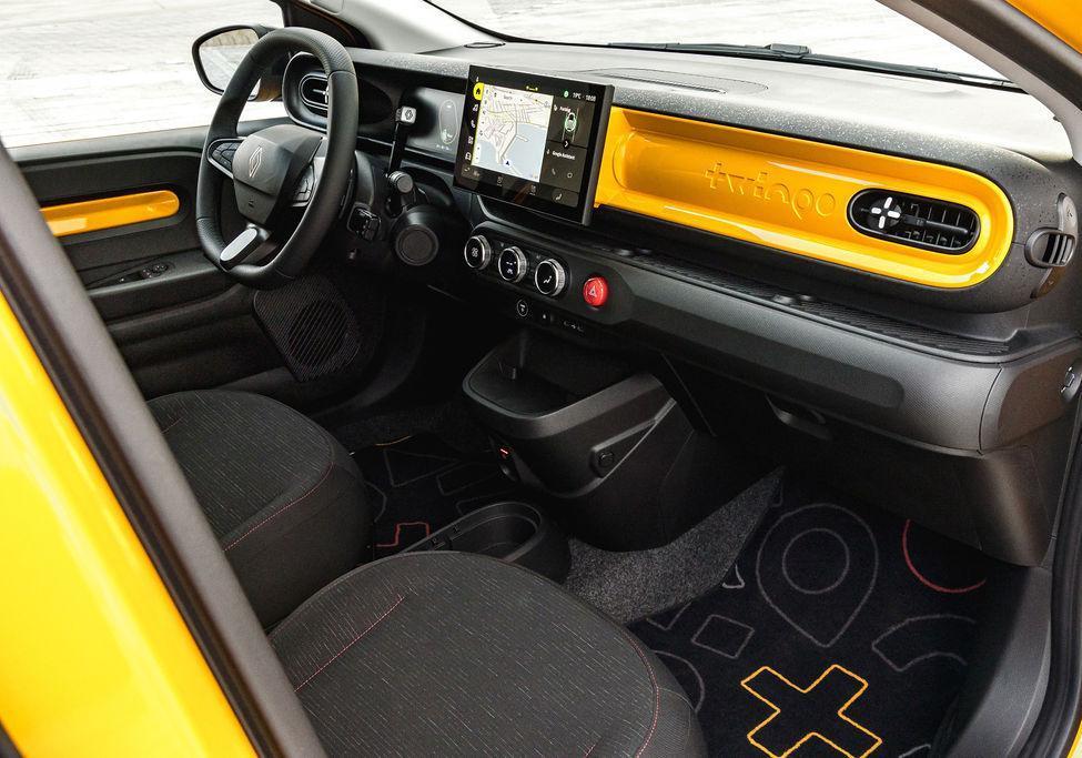 Renault Twingo Techno Giallo Mango abitacolo