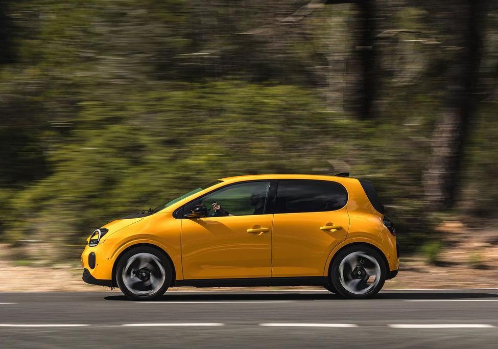 Renault Twingo Techno Giallo Mango prova