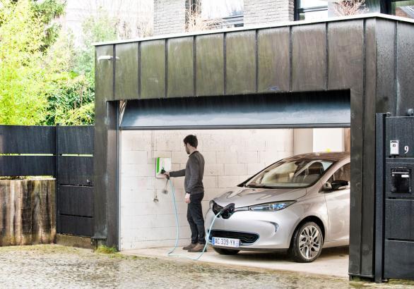 Renault Zoe ricarica presa in garage