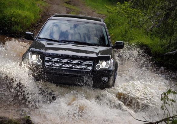 Salone di Parigi 2012 Land Rover Defender 2 anteriore