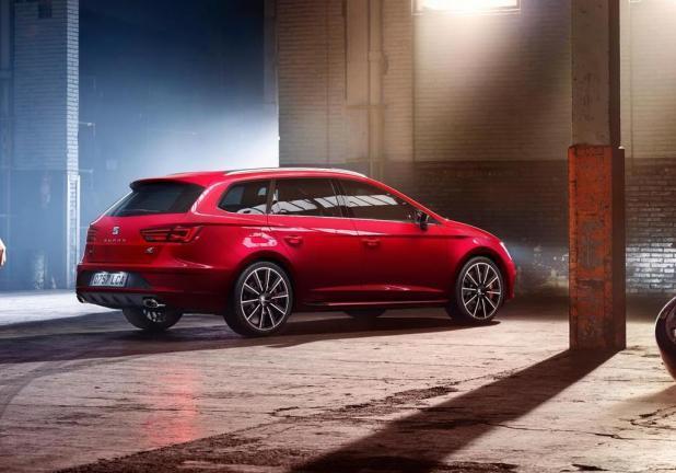 Seat Leon Cupra 300 st red