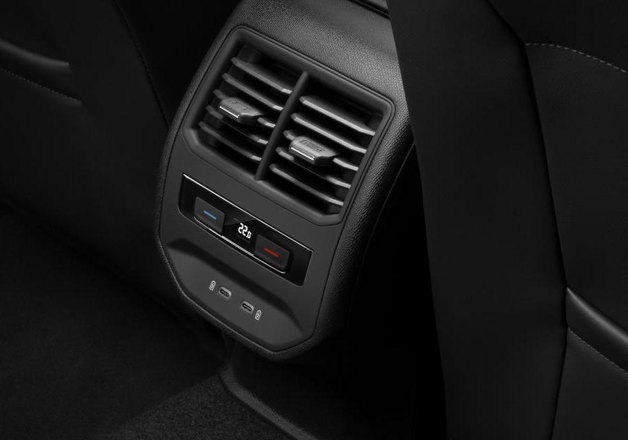 Seat Leon e hybrid ibrida plugin 2021 4