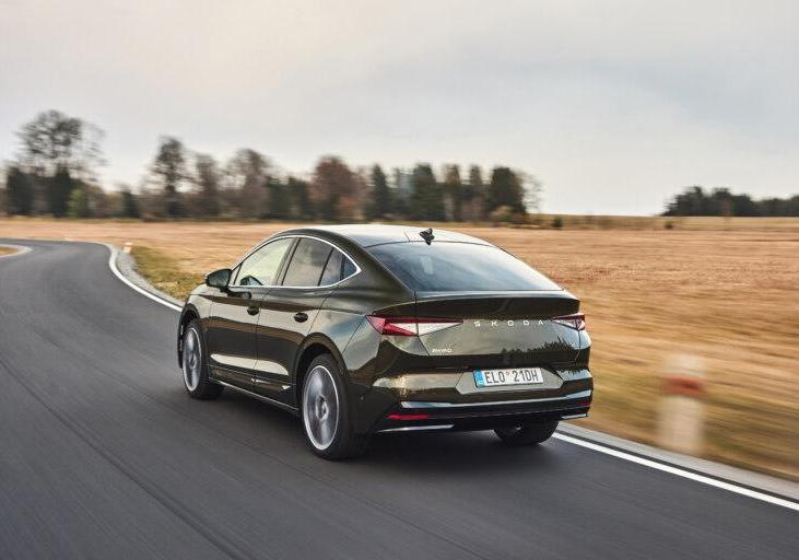 Skoda Enyaq - lato dietro