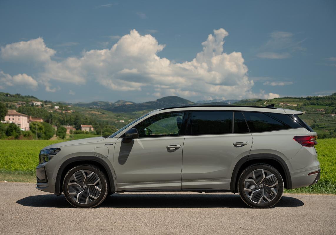 Skoda Kodiaq 2025 ibrida plug-in profilo