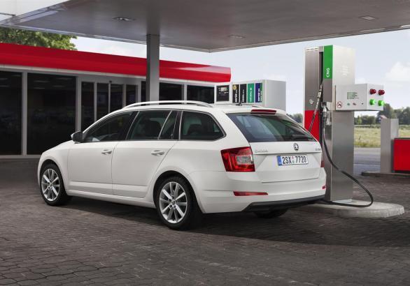 Skoda Octavia G-TEC Wagon tre quarti posteriore