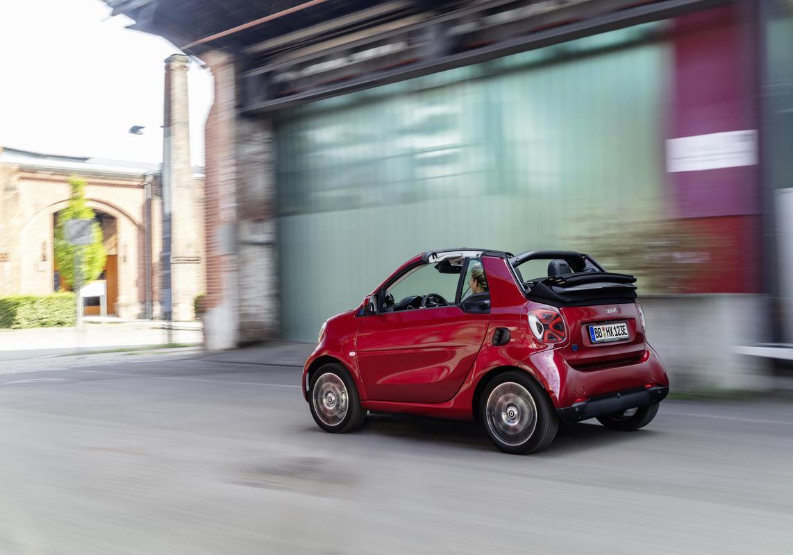 Smart Fortwo EQ Cabrio per neopatentati 3