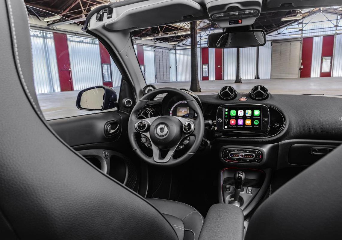 Smart Fortwo EQ Cabrio per neopatentati interni