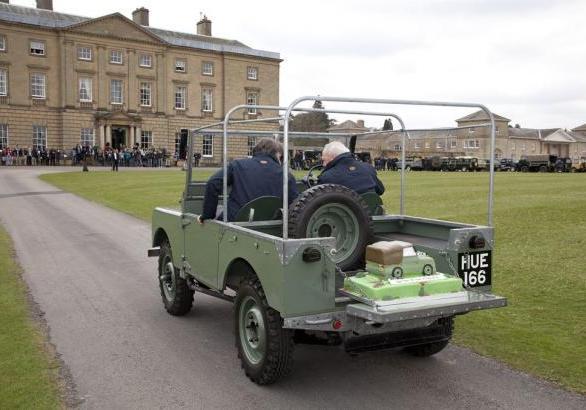 Speciale torta "HUE" sulla Land Rover Series I