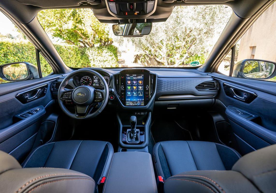 Subaru Forester e-Boxer Premium interni