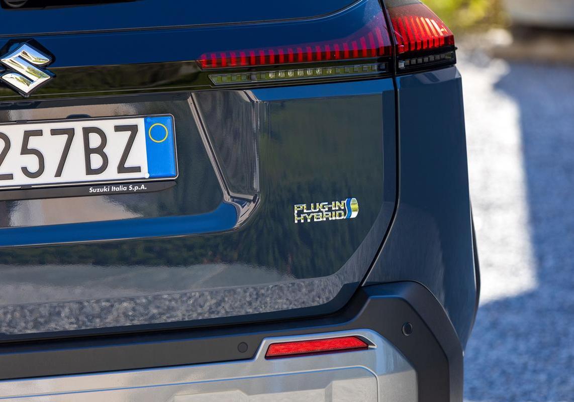 Suzuki Across 2026 8