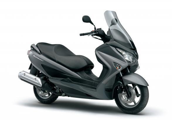 Suzuki Burgman 125 tre quarti anteriore