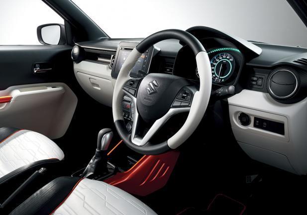 Suzuki Ignis dettaglio interni orange black white