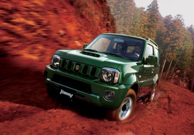 Suzuki Jimny restyling 2012 in fuoristrada