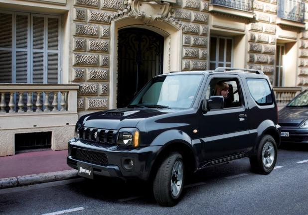 Suzuki Jimny restyling 2012 tre quarti anteriore