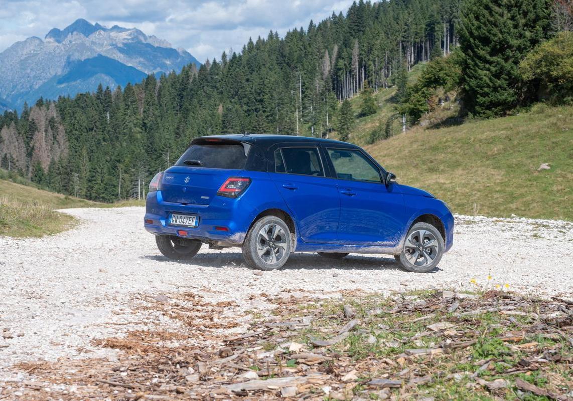 Suzuki Swift Hybrid AWD AllGrip blu 2