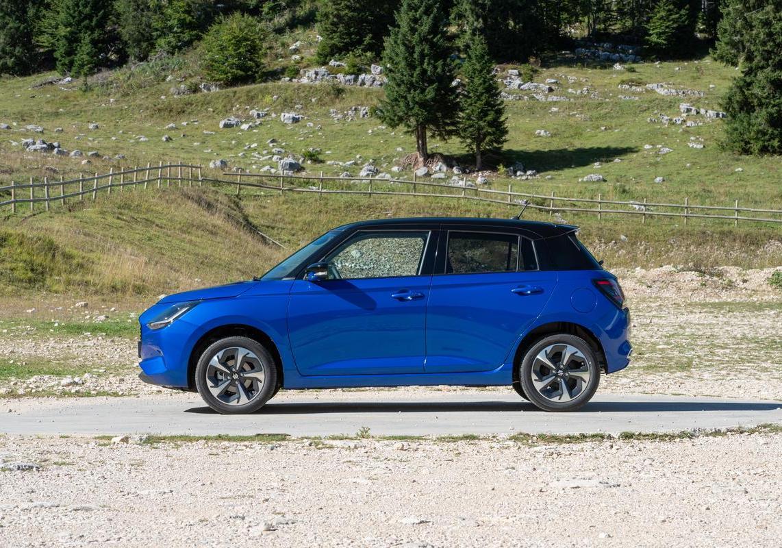 Suzuki Swift Hybrid AWD AllGrip blu