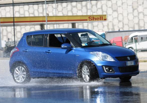 Suzuki Swift prova gestione del sovrasterzo MotorOasi