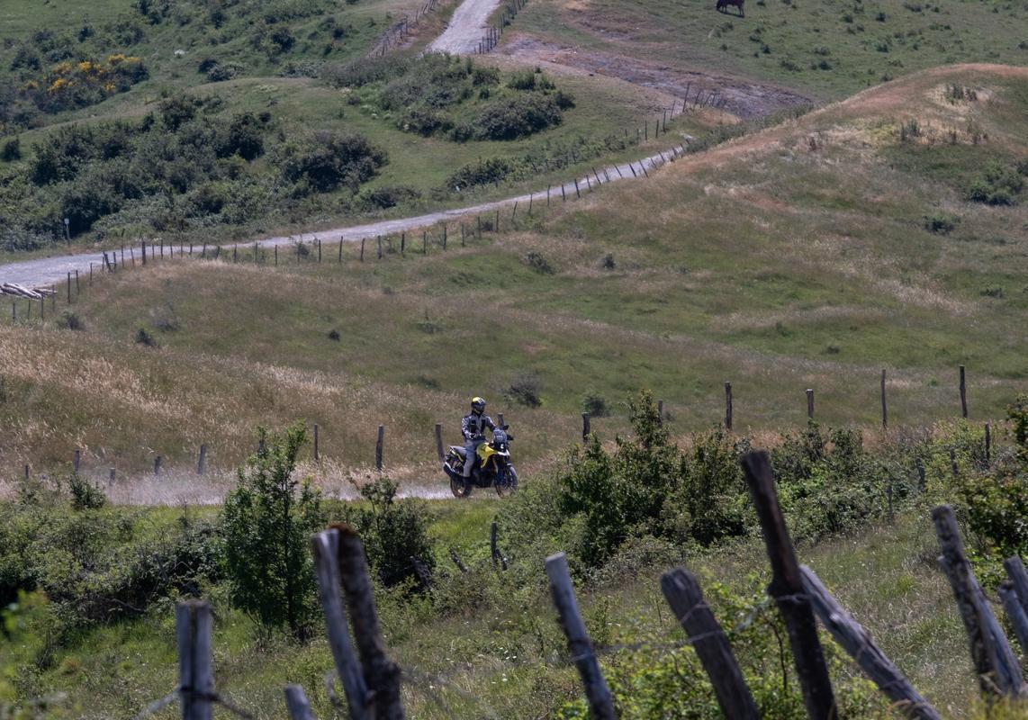 Suzuki V-Strom 800 appennino toscano