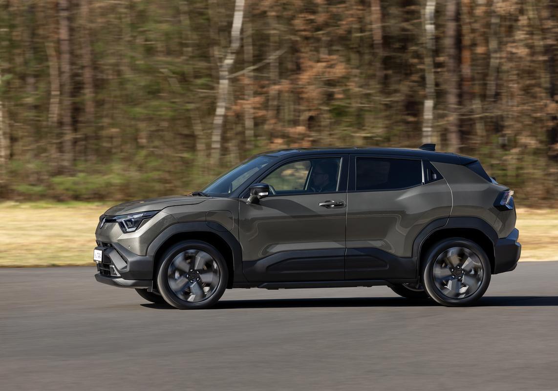 Suzuki Vitara elettrica immagine