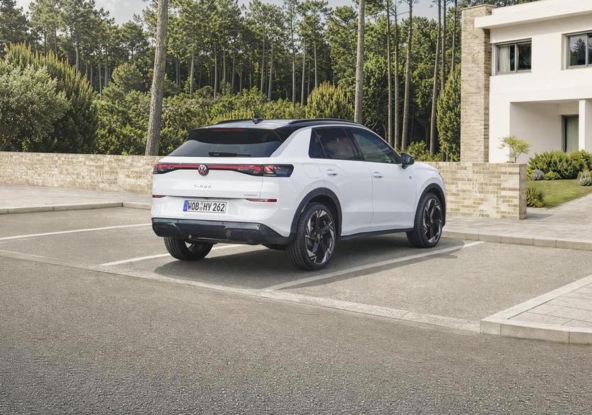 T-Roc Full Hybrid - tre quarti