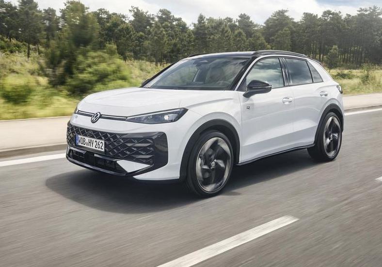 T-Roc Full Hybrid - on road